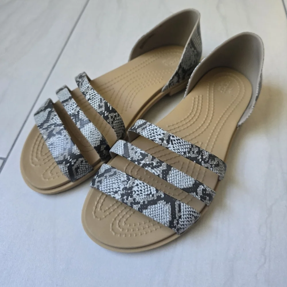 CROCS Tulum Open Toe Flat Gray Snake 3-Strap Flat Sandals Size 5